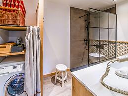 Charming House With Sauna, Jacuzzi in Bullange