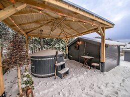 Charming House With Sauna, Jacuzzi in Bullange