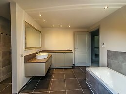 Peaceful Peer Holiday Home