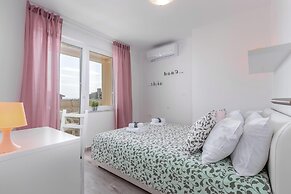 Peaceful Villa in Dramalj with Hot Tub