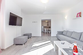 Peaceful Villa in Dramalj with Hot Tub