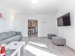 Peaceful Villa in Dramalj with Hot Tub