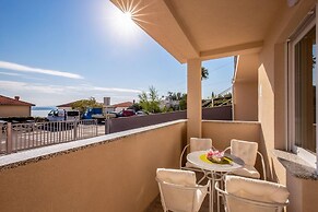 Peaceful Villa in Dramalj with Hot Tub