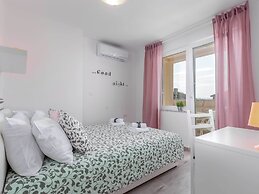 Peaceful Villa in Dramalj with Hot Tub