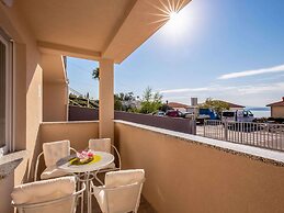 Peaceful Villa in Dramalj with Hot Tub