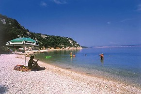 Peaceful Villa in Dramalj with Hot Tub