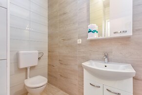 Peaceful Villa in Dramalj with Hot Tub