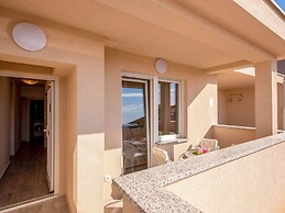 Peaceful Villa in Dramalj with Hot Tub