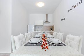 Peaceful Villa in Dramalj with Hot Tub