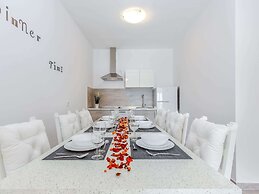 Peaceful Villa in Dramalj with Hot Tub