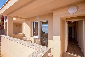 Peaceful Villa in Dramalj with Hot Tub