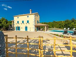 Gorgeous Villa With Private Swimming Pool and Covered Terrace