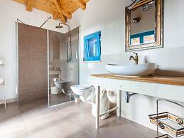 Gorgeous Villa With Private Swimming Pool and Covered Terrace