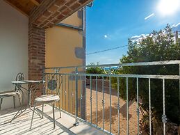 Gorgeous Villa With Private Swimming Pool and Covered Terrace