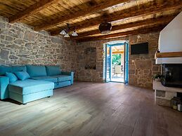 Gorgeous Villa With Private Swimming Pool and Covered Terrace