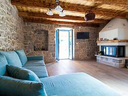 Gorgeous Villa With Private Swimming Pool and Covered Terrace