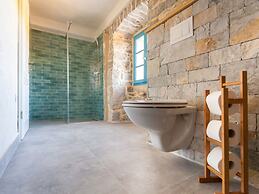 Gorgeous Villa With Private Swimming Pool and Covered Terrace