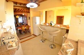 Lucca Retreat With Pool