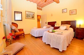 Lucca Retreat With Pool