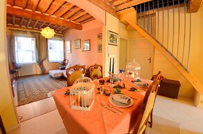 Lucca Retreat With Pool