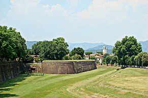 Lucca Retreat With Pool