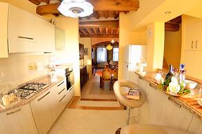 Lucca Retreat With Pool