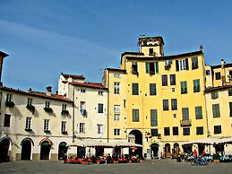 Lucca Retreat With Pool