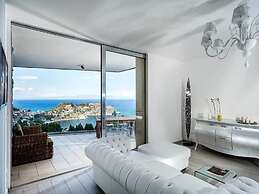 Exclusive Residence With Pool, Breathtaking Views on Taormina and on t