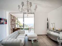 Exclusive Residence With Pool, Breathtaking Views on Taormina and on t