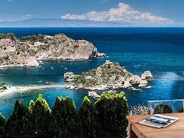 Exclusive Residence With Pool, Breathtaking Views on Taormina and on t