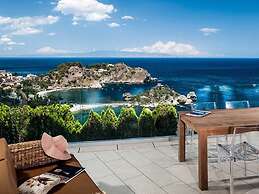 Exclusive Residence With Pool, Breathtaking Views on Taormina and on t