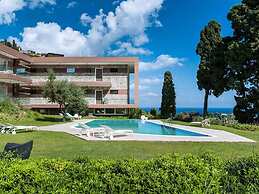 Exclusive Residence With Pool, Breathtaking Views on Taormina and on t