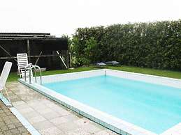 Schoene Zweizimmer-ferienwohnung mit Pool im Garten