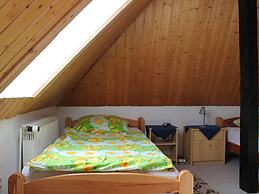 Schoene Zweizimmer-ferienwohnung mit Pool im Garten