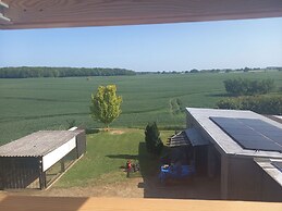 Schoene Zweizimmer-ferienwohnung mit Pool im Garten