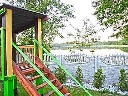 A Luxury Home on the Shore of the Lake