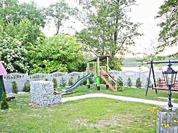 A Luxury Home on the Shore of the Lake