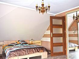 A Luxury Home on the Shore of the Lake