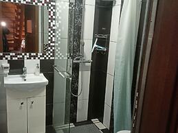 A Luxury Home on the Shore of the Lake