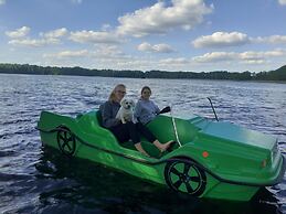 A Luxury Home on the Shore of the Lake