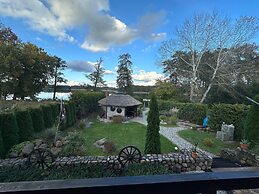 A Luxury Home on the Shore of the Lake