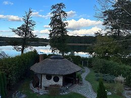 A Luxury Home on the Shore of the Lake