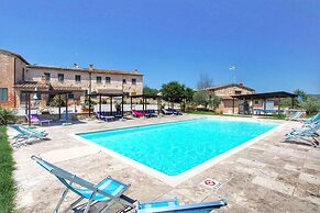 Cottage in Asciano With Pool and Terrace