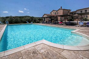 Cottage in Asciano With Pool and Terrace