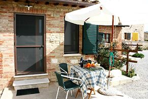 Cottage in Asciano With Pool and Terrace