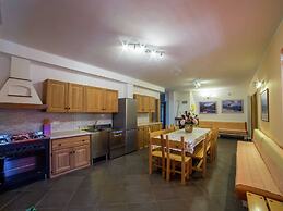 Spacious Apartment in Antey-Saint-André near Ski Lift