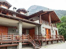 Spacious Apartment in Antey-Saint-André near Ski Lift