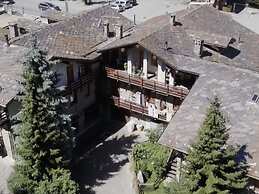 Spacious Apartment in Antey-Saint-André near Ski Lift