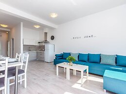 Spacious Apartment With Swimming Pool and Jacuzzi, Sea View