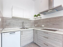 Spacious Apartment With Swimming Pool and Jacuzzi, Sea View